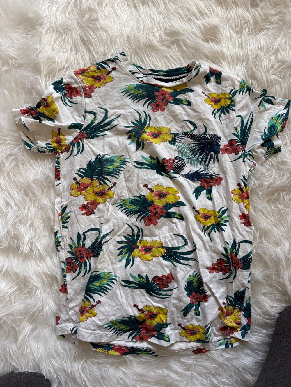 Men's White Tropical Floral Short-Sleeve Tee with Pocket